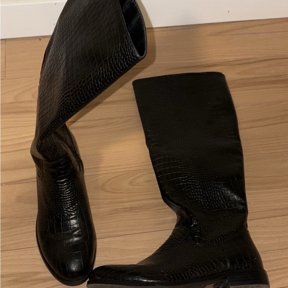 Black Leather Knee-High Boots - Size 39 - Picture 3 of 5